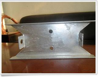 中央護欄板橫隔梁